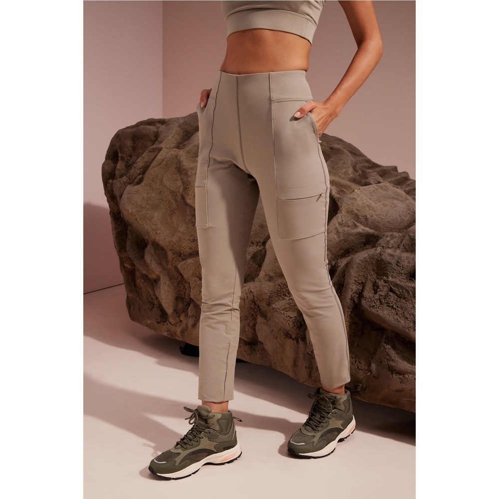 Fabletics Hybrid Utility Cargo Pants Athletic High Waisted Small Tan PreLoved